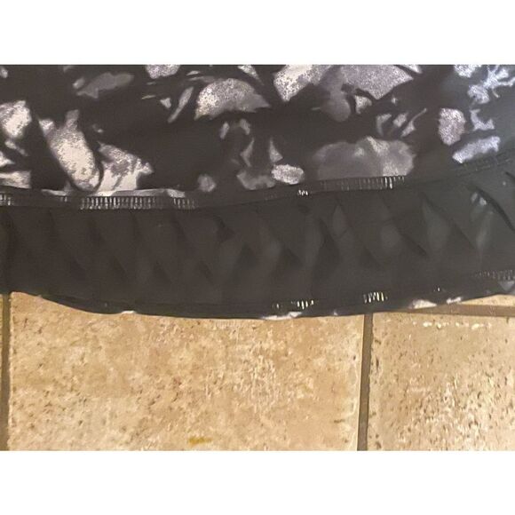 Lululemon Ribbon Side Leggings (SZ 6) - Picture 3 of 5